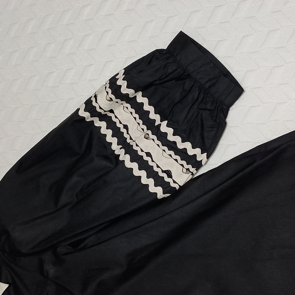 Entro Black Top With Ric Rac Trim - Picture 3 of 8